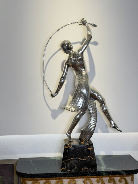 Guirande - Danseuse au Thyrse