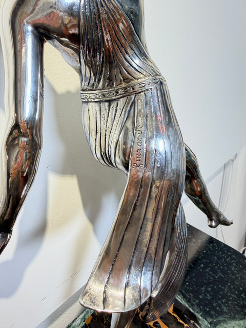 Guirande - Danseuse au Thyrse