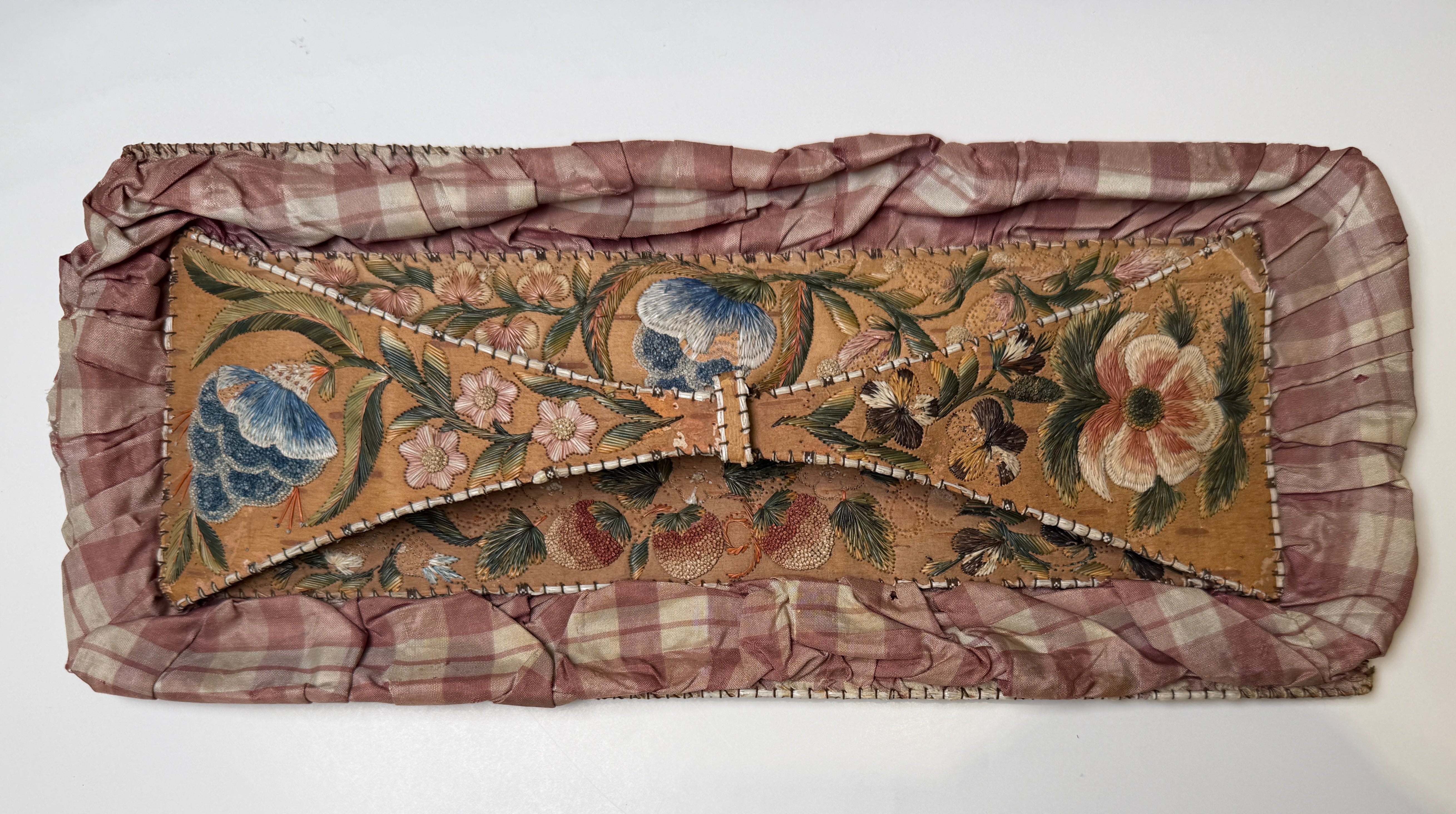 Huron-Wendat handkerchief case — porcupine quillwork on birchbark.