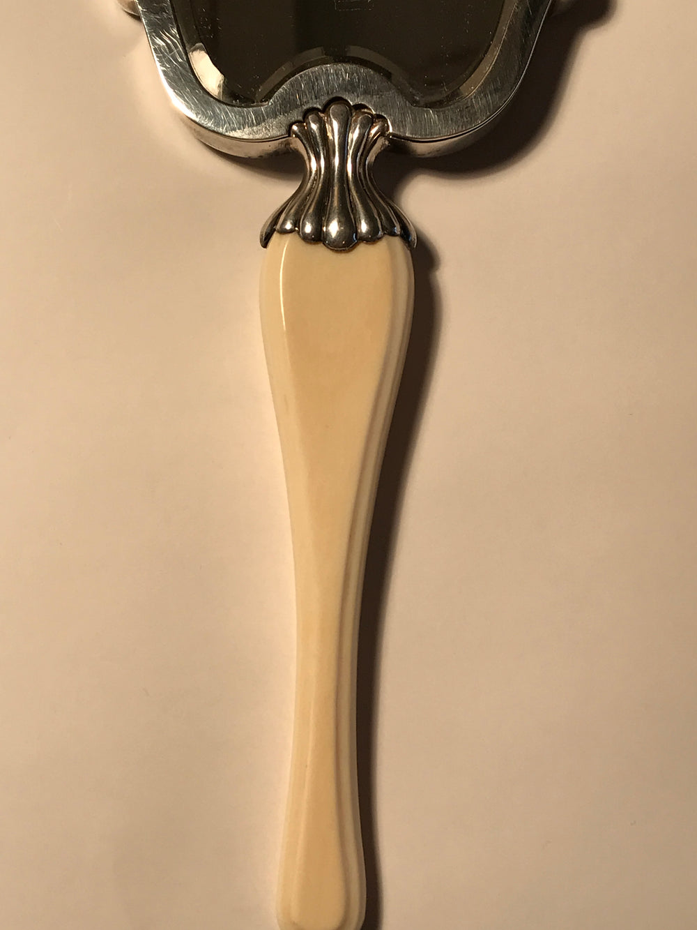 Very Elegant Italian silver and Ivory Hand Mirror, Fratelli Cacchione, Milan, Mid 20th century